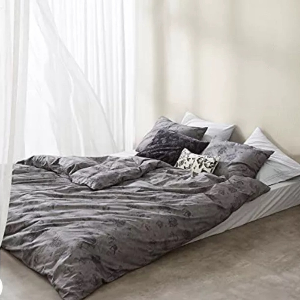 Calvin Klein Etched Rose F/Queen Duvet Cover+2Standard Shams Charcoal.Brand New